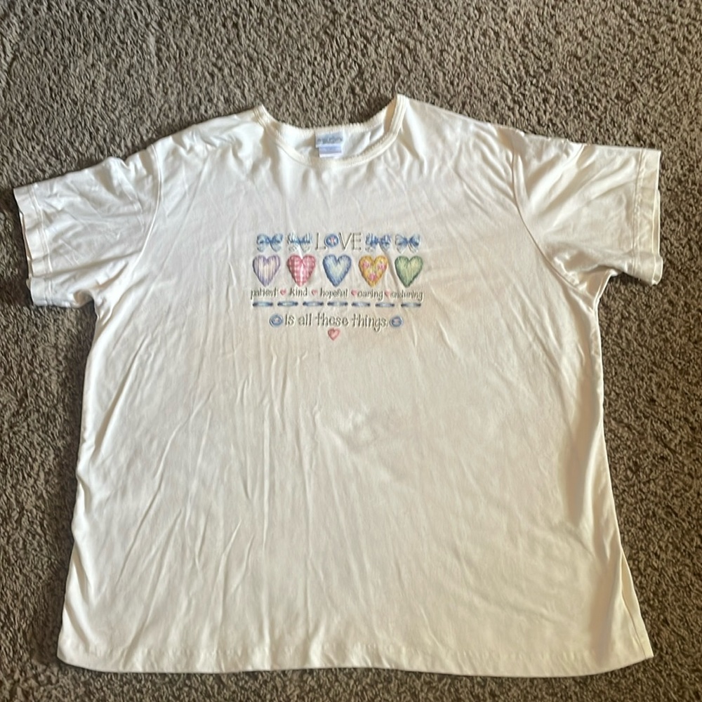 Women’s Bobbie Brooks cream short sleeve Love is all these things top Sz 22/24.